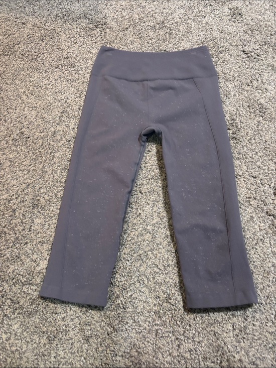 lululemon athletica Pants - Lululemon Free To Flow Crop (17") size 8